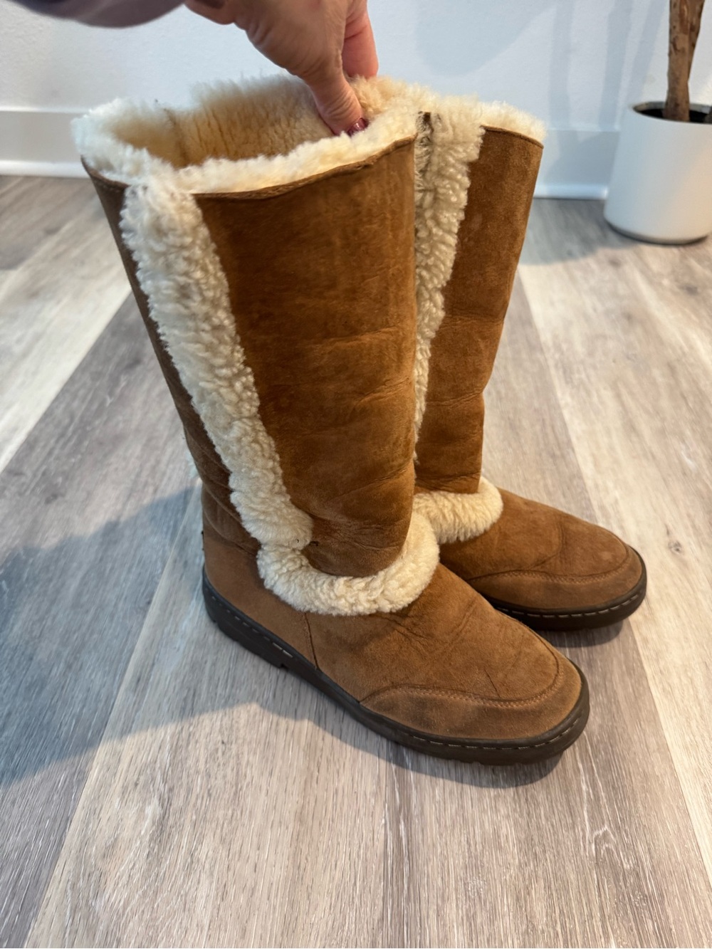 UGG Women's Sundance II Revival shearling boots in chestnut - Picture 5 of 11